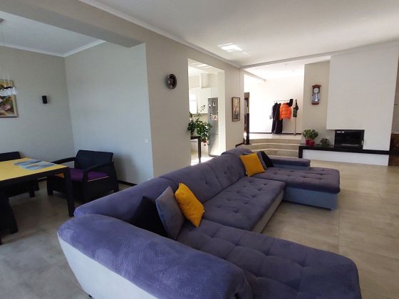 Здається сучасний  будинок Ужгород