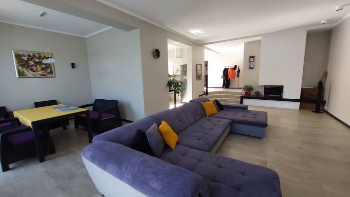 Здається сучасний  будинок - фото 1