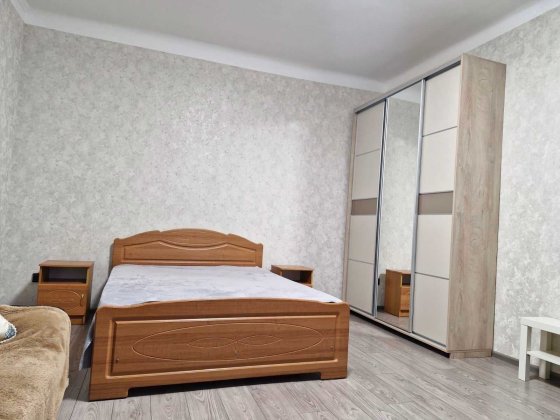 Сдам полдома в Святошинском районе Київ