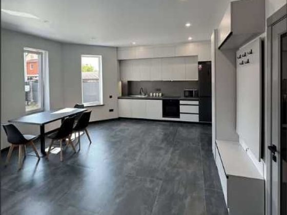 На будь який термін 1-но кімн. квартиру  приватному будинку Паркомісце