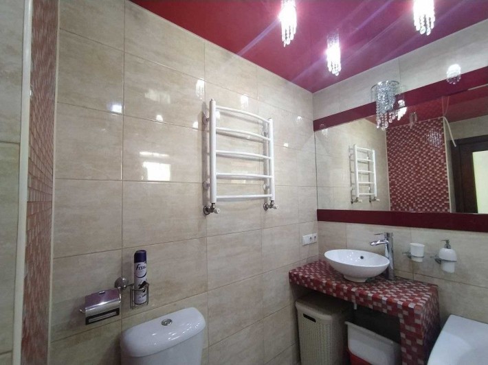 Здам частину будинку в центральному районі. Ремонт,меблі,техніка. - фото 1