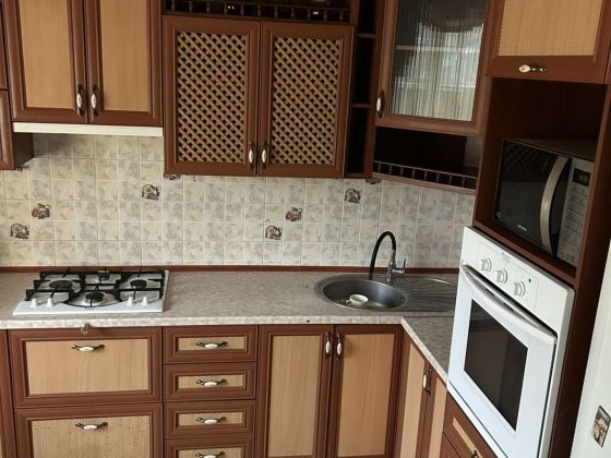 Оренда 3-х поверхового будинку район парку " Перемоги"