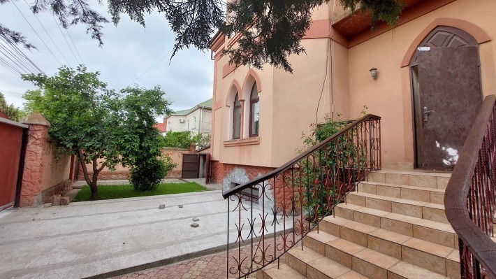 Сдается двухэтажный дом ул. Виноградная/ Червоный Хутор - фото 1