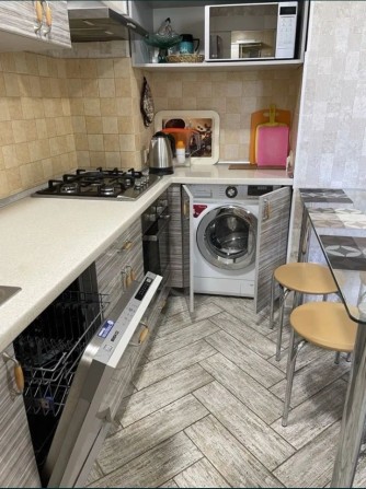 Сдам дом 2 к + кухня студия ремонт, животных можно! Посудомоечная маши - фото 1