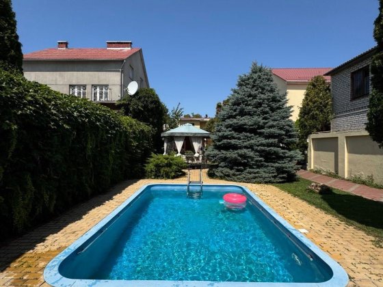 Аренда ДВУХЭТАЖНОГО дома на 10 ст Фонтана  с БАССЕЙНОМ ! Одеса