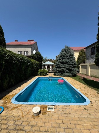 Аренда ДВУХЭТАЖНОГО дома на 10 ст Фонтана  с БАССЕЙНОМ ! - фото 1