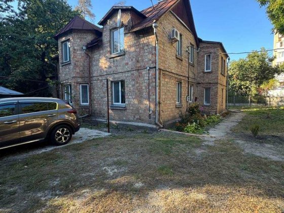 1/2 2-поверхового Дому / Приват.будинку м. Житомирська  БЕЗ господарів