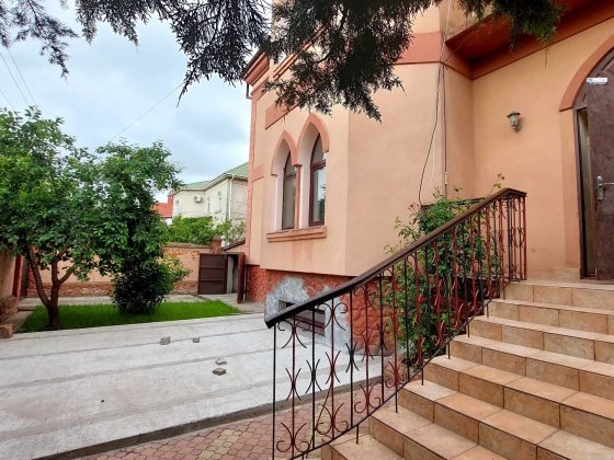 Сдам просторный дом с бассейном и сауной на ул. Виноградная Одесса