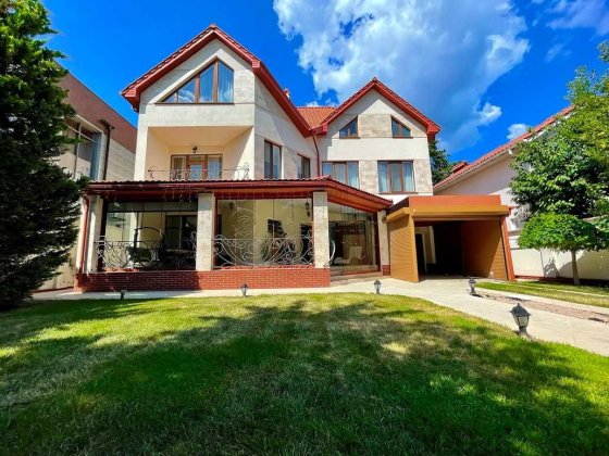 Код: 1698. Трехуровневый 6-ти комнатный дом с большим двором. Одеса