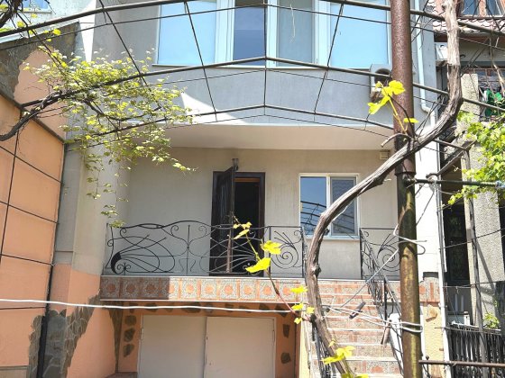 Сдаётся в аренду трёхэтажный дом в Совиньоне. Панорама моря! Одеса