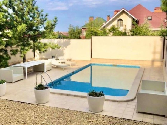 Стильный будинок с бассейном в кооперативе Одесса