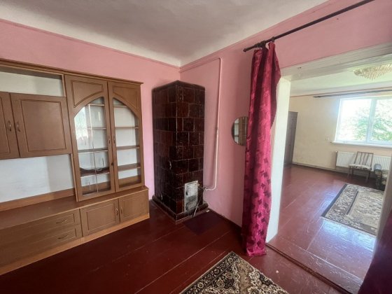 Здається будинок у с .Черніїв Черніїв