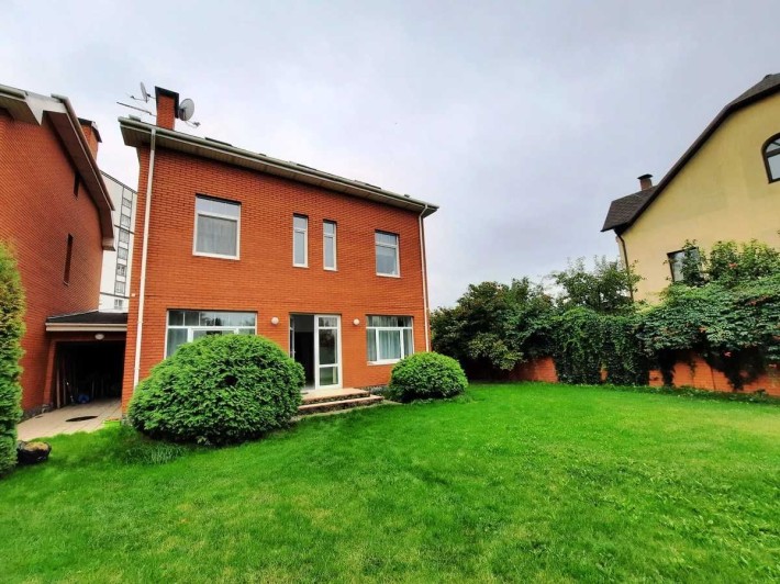 Будинок 280 м² в оренду. З каміном, генератором, гаражем на 3 авто. - фото 1