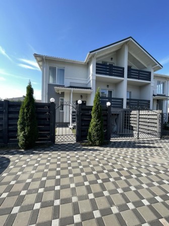 Дом, дуплекс, коттедж, таунхаус в Гатном. Срочно! - фото 1