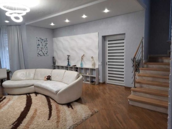 Оренда будинку Гатне Гатне