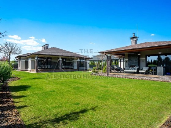 Сучасний будинок із сауною та терасою в котеджному містечку Золоче Вишенки