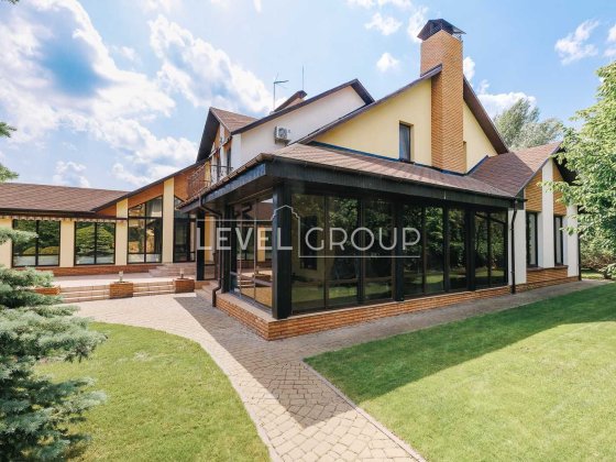 Резиденция в Козине (Б.Дамба) с выходом на воду, бассейн, городок VIP Козин