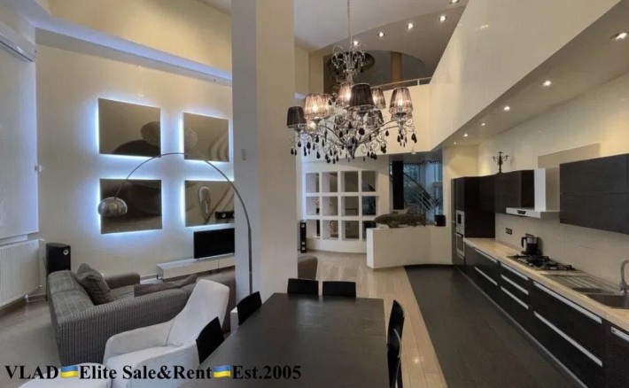 Козин. КМ Сосновий Бір (Сосновый Бор). 450 м2, 5 спален, басейн, 20сот - фото 1