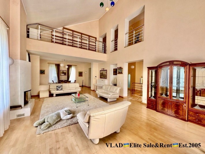 Козин. КМ Золоті Ворота. Будинок з басейном на ландшафтній території. - фото 1