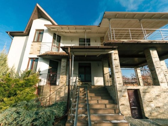 Елітний будинок преміум-класу в Віті для найму (435 м²) Віта-Поштова