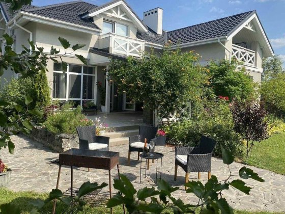 Довгострокова оренда просторого 2-поверхового будинку в с. Зазим'я. TV Зазим'я