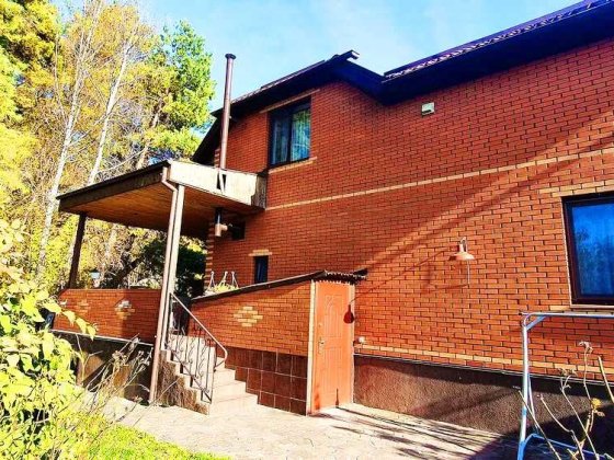 Здам будинок у сосновому лісі с.Малютянка.Підвал,генератор,тераса Малютянка