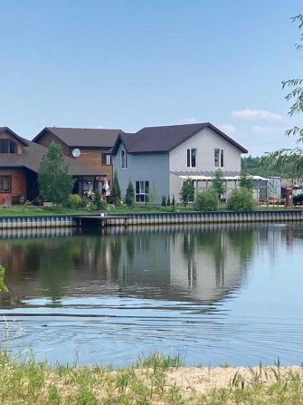 Оренда будинка навколо озера у лісі - фото 1