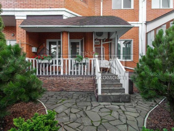 Оренда таун 214м2 3 окремі спальні є гараж сонячні панелі с. Чайки Чайки