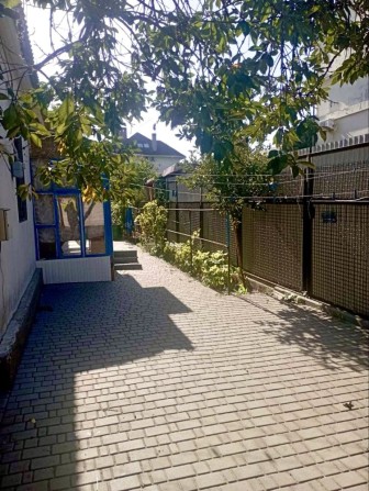 Сдам отдельный дом на Таирова--3 комнаты/свой участок/место для авто - фото 1