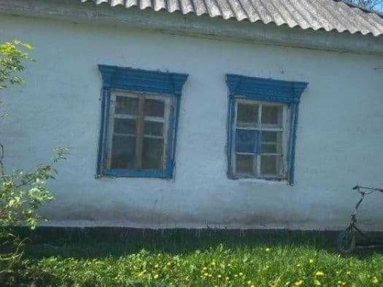 Здається пів будинку Глобино