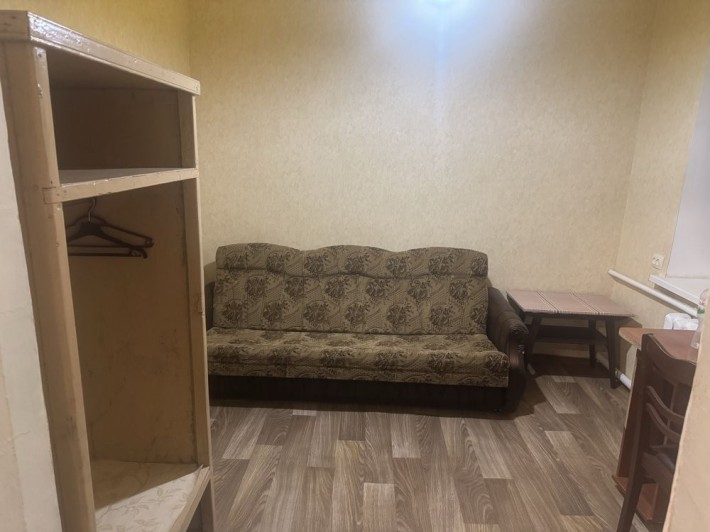 Здам кімнату 1-му хлопцю,в П/С.Облаштована.Вільна. - фото 1