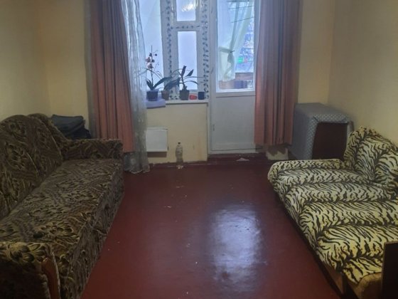 Здається велика кімната на зупинці Школа. Обухов