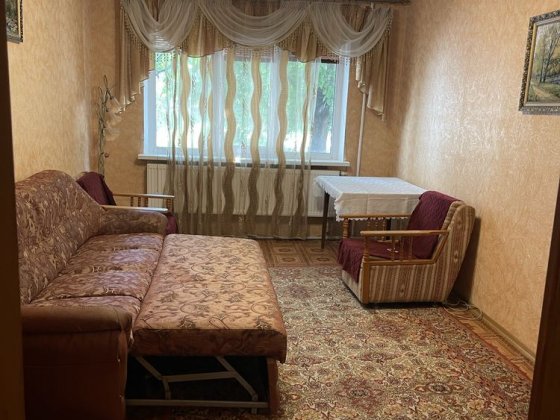 Здам в оренду Велику кімнату в 3-х кімнатній квартирі  біля Велмарту. Обухов