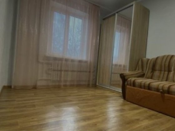 Довгострокова оренда кімнати для дівчини на Озерній