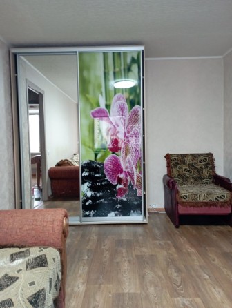 Здам двох кімнатну квартиру з євроремонтом та  з  мебелю в районі ЦУМа - фото 1