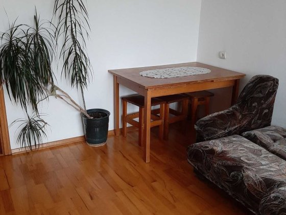 Оренда кімнати для дівчини без проживання власників