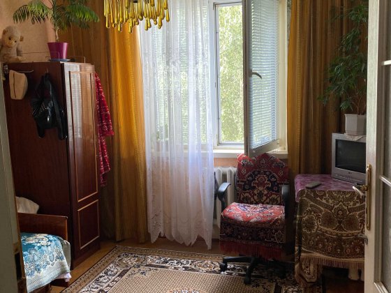 Візьму дівчину в кімнату на любий термін. Чернівці