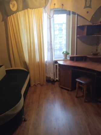 "Здам кімнату для жінки в районі Речпорту, 3100грн + половина комуна - фото 1