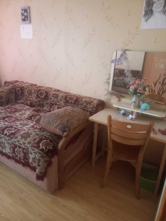 Троєщина, кімната з хорошим  ремонтом, дівчині (жінці) - фото 1