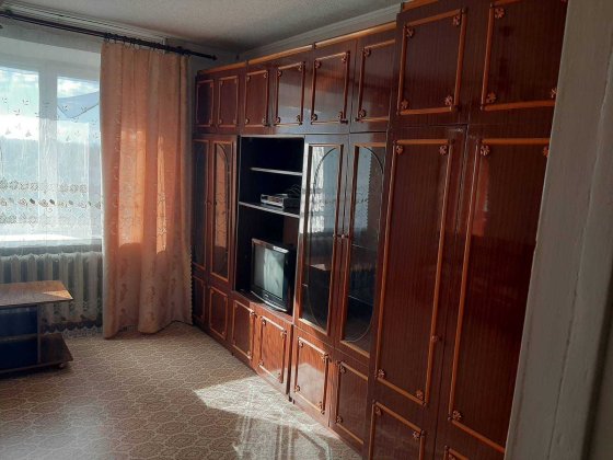 Кімната для молодої працюючої дівчини без шкідливих звичок Черкаси