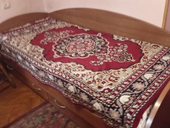 1дівчині,Дарницька пл,Празька м Чернігівська 10 хв, Київ