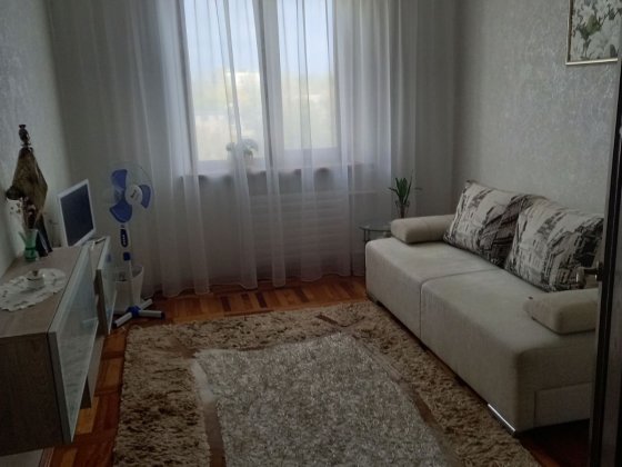 Хозяйка Сдам комнату девушке в 2 ком кв. Проживание без хозяйки