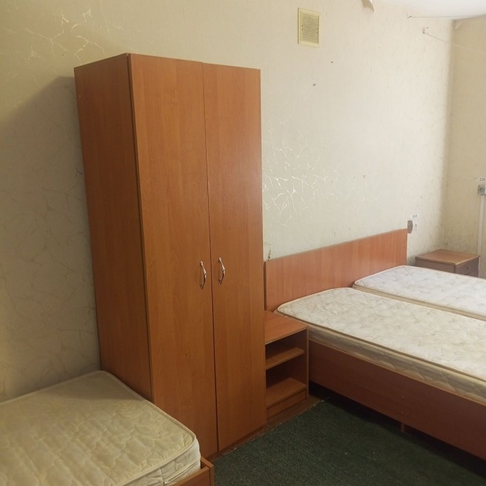 Сдам комнату в общежитии 3 спальных места. - фото 1