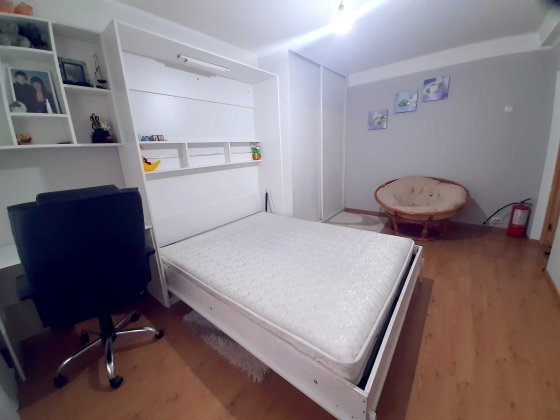 ‼️Кімната для однієї жінки близько метро, квартира та місце - супер‼️ Киев