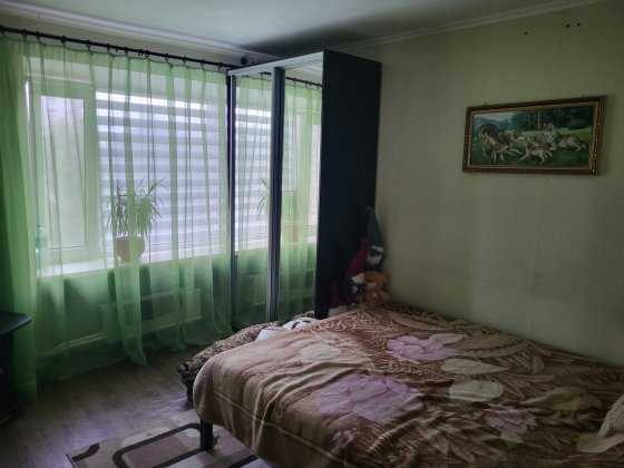 Кімната в гуртожитку .

Здам дві охайні кімнати,в гурт