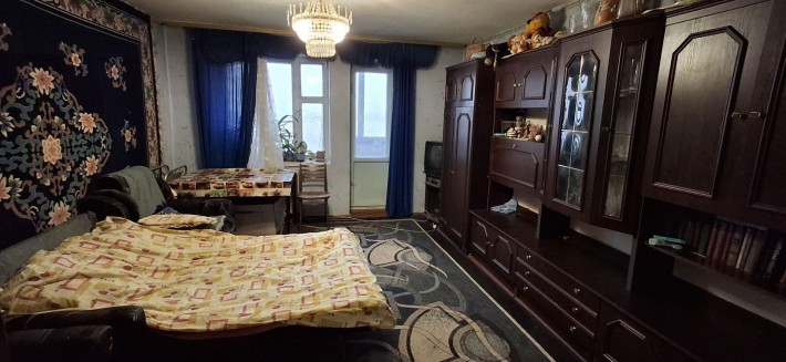 просторная комната с балконом, мебель, техника, Борщаговка - фото 1