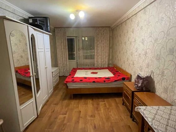 здається чудова кімната без проживання хазяїв,ринок "Юність"поряд Київ