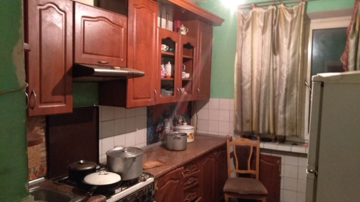 Здається кімната (ізольована) в трьох кімнатній квартирі - фото 1