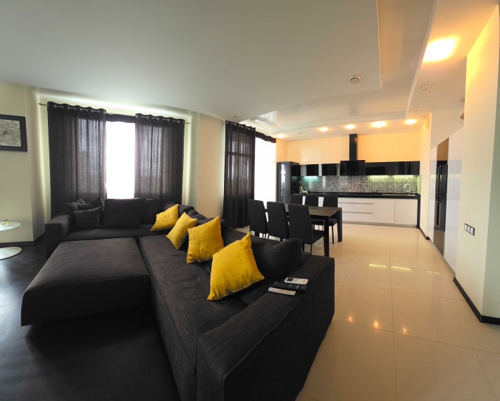 Здаю трьохкімнатну кварттру ЖК " Адмірал" євро ремонт паркінг двір" - фото 1