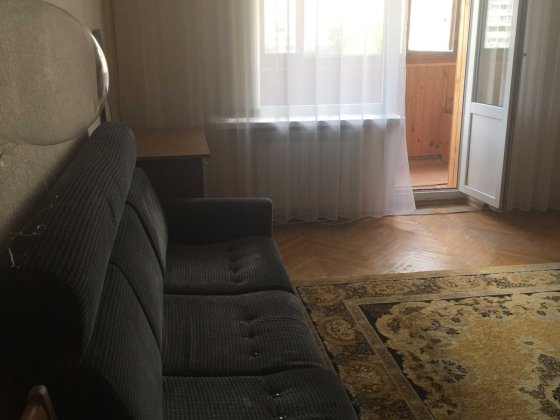 1 кімната в 3х кімнатній квартирі для дівчини .Без господарів Позняки Київ